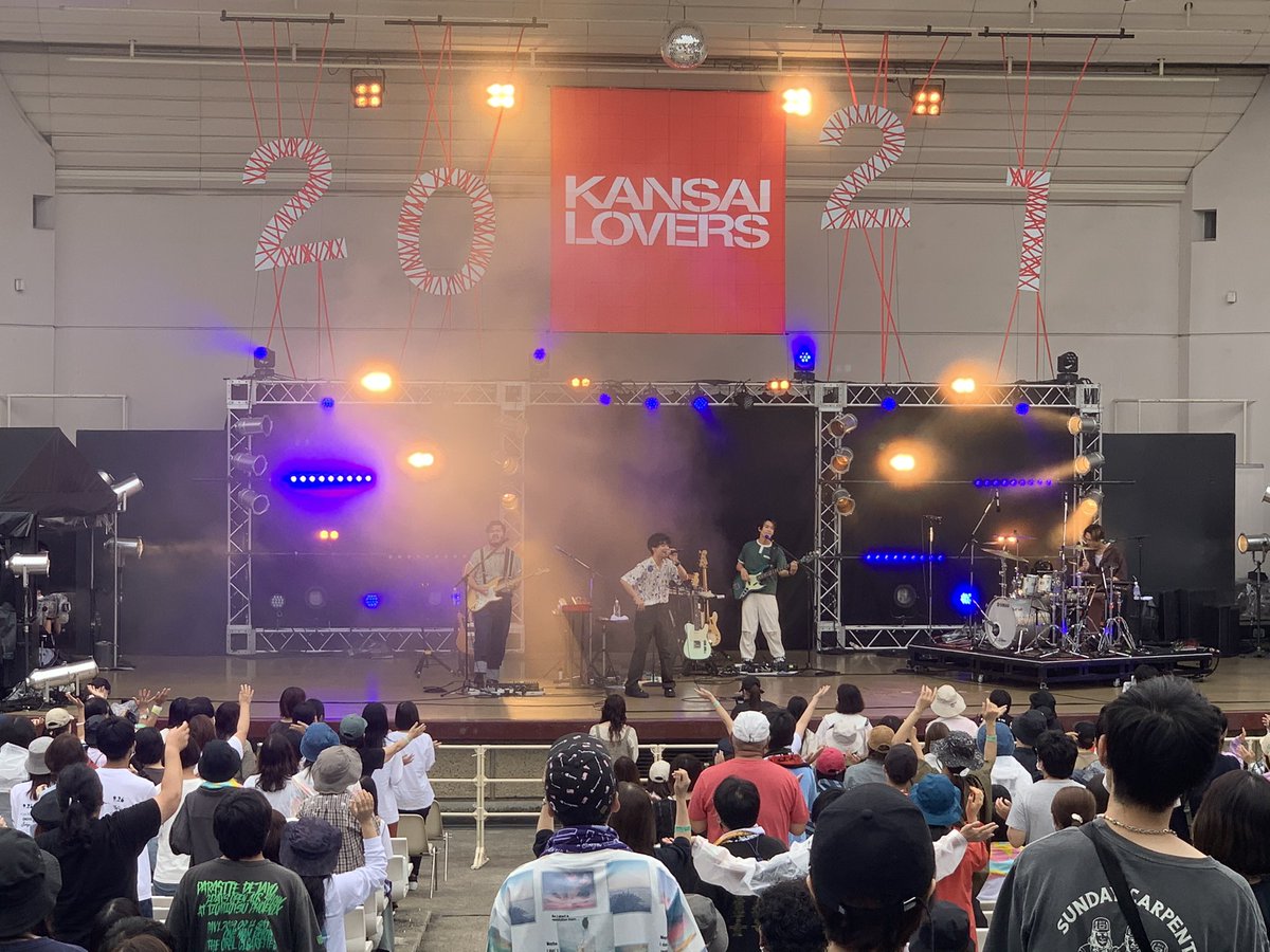 kansai_lovers's tweet photo. 【５組目！】

4年連続出演🙌 FIVE NEW OLDの登場です！

心地よいグルーブで会場もノリノリ🕺
心も身体もHOTになるステージです❗️

#カンラバ
#FIVENEWOLD https://t.co/vZWc39VMWZ
