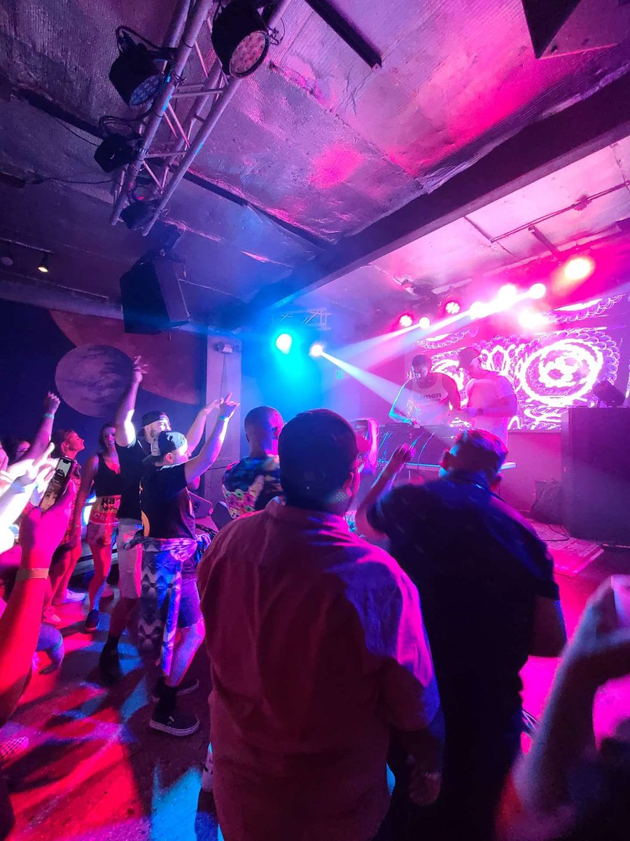 parrishhhhhhh's tweet photo. Last night. So intimate and vibey. I love these shows and all of you https://t.co/UwZwokfCFv