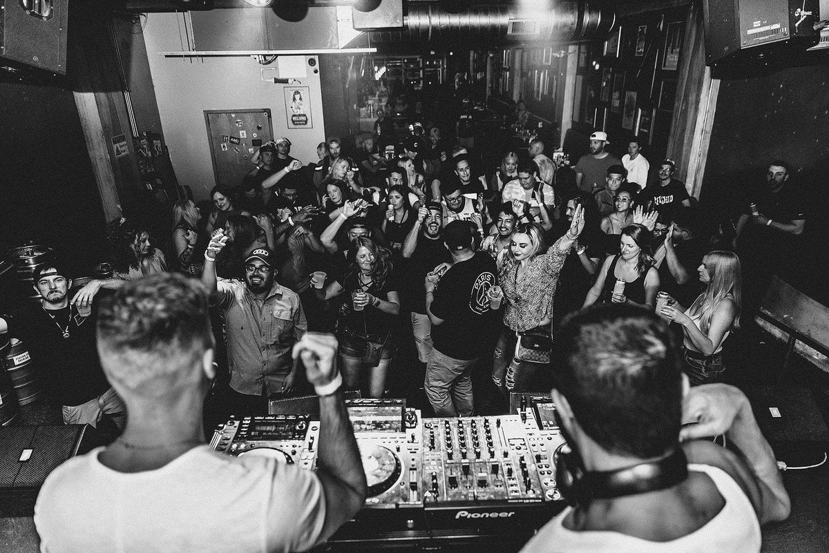 parrishhhhhhh's tweet photo. Last night. So intimate and vibey. I love these shows and all of you https://t.co/UwZwokfCFv