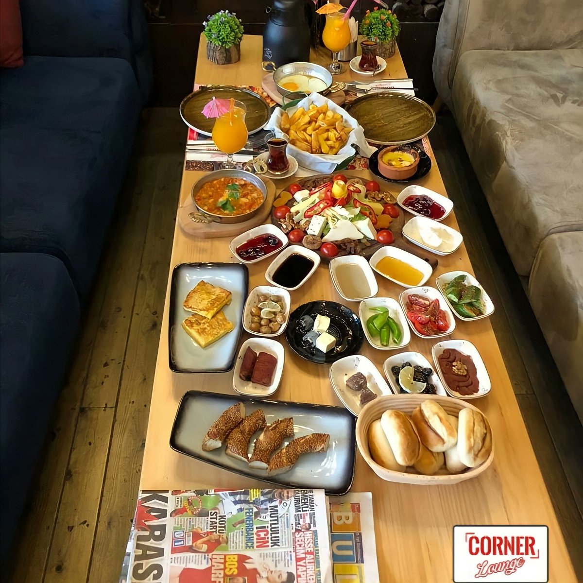 eyupparkavm's tweet photo. Muhteşem bir kahvaltıyla pazar gününden herkese günaydın ☀️ ☕ @cornerlounge.cafe @eyupparkavm #cornerlounge #eyupparkavm #eyuppark #breakfast https://t.co/QE9FsFYCtC