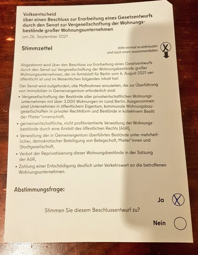 mohebshaf's tweet photo. haben 3 jahre alles gegeben. gegenwehr d geballten immobilienkapitals in schach gehalten. medial,juristisch,auf d straße u auf podien. in fachkreisen, an haustüren u gegen verwaltungsapparate. 1 gigantische bewegung entstand. alles für heut: kreuzt JA @dwenteignen #AGH2021 #btw21 https://t.co/hMntK8ZhWS