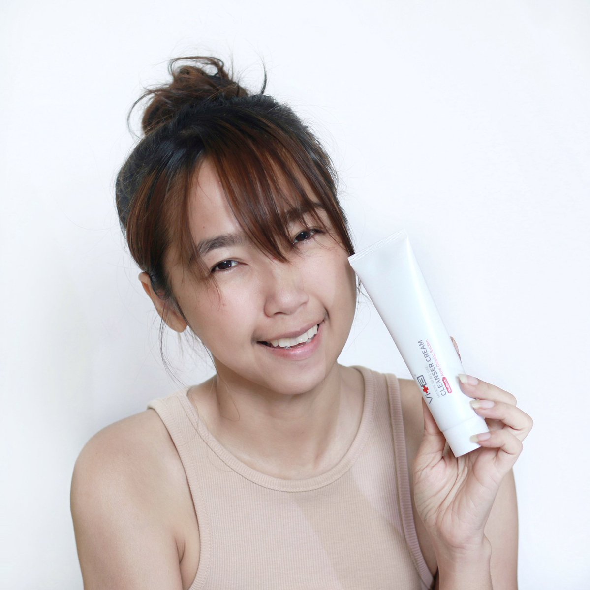 WarakornChain's tweet photo. มาป้ายยา!! คลีนเซอร์เนื้อครีม แบรนด์ Swissvita ชอบตัวนี้มาก สามารถทำความสะอาดได้ล้ำลึกมาก นวดวนๆทั่วหน้าเน้นบริเวณจมูกใช้มา7วันสิวเสี้ยนหายเกลี้ยงเลยจ้า มีวิตามินบีที่ช่วยเพิ่มความแข็งแรงให้ผิวขึ้นด้วย ผิสแพ้ง่ายก็ใช้ได้ ไม่มีน้ำหอม ไม่มีแอล พาราเบน ปัง!!#allyoungth #TAIWANSELECT https://t.co/c1xsJ2ltfM