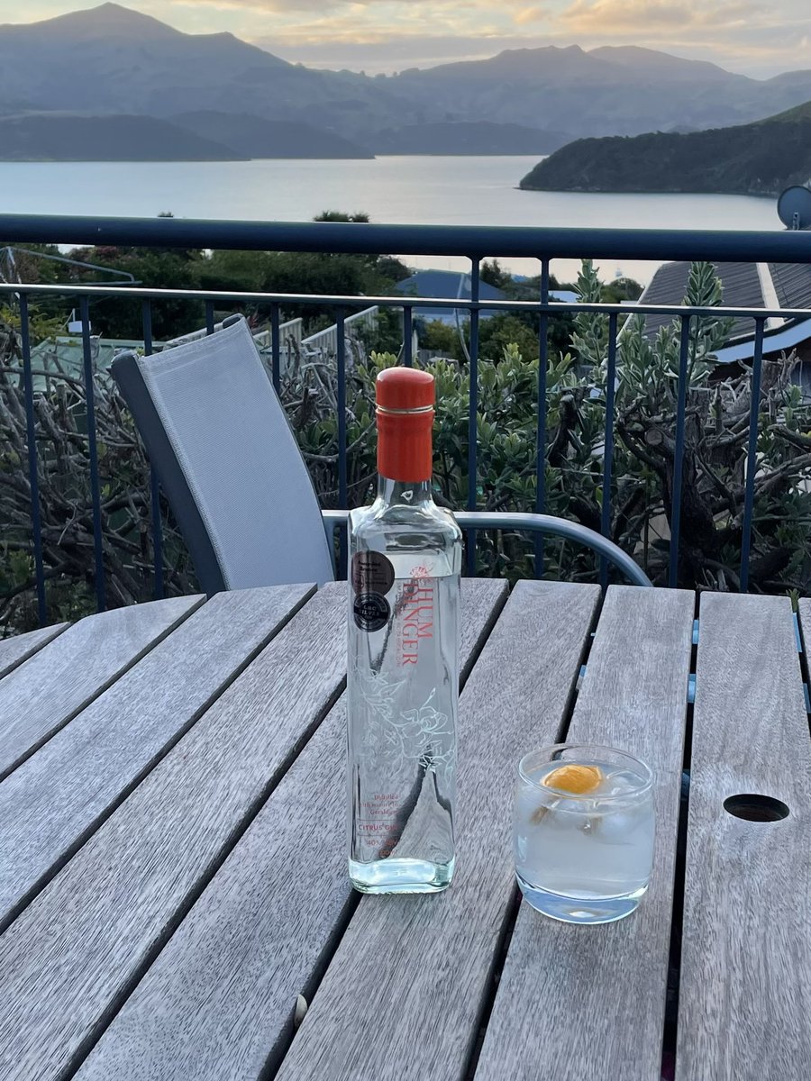 kendrashortmw's tweet photo. @MadwifeBella @lornamidwife have you tried this one? Humdinger gin, produced by a couple of wonderful people in #GeraldineNZ - it’s pretty fantastic 🍸🍸 #offcall #akaroa https://t.co/XQzXw7jJk9