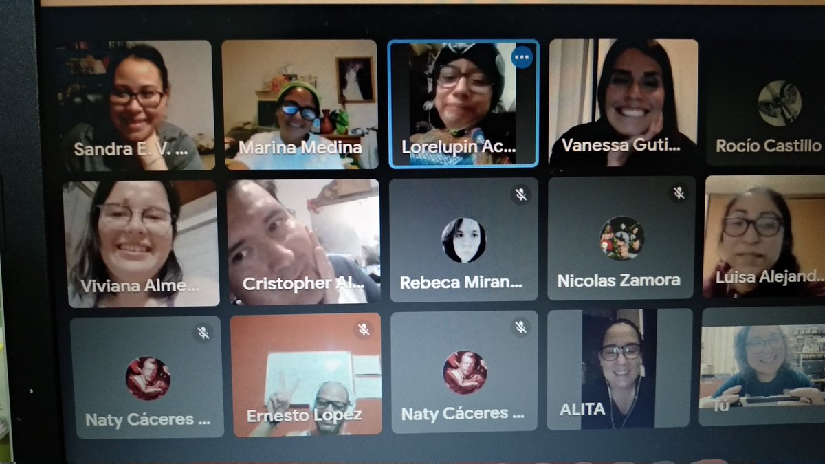 LectoBloggers's tweet photo. El #LectoClub en todo su esplendor 💜
(Acaba de terminar la charla del mes jajaja). https://t.co/o83mj5QDLj