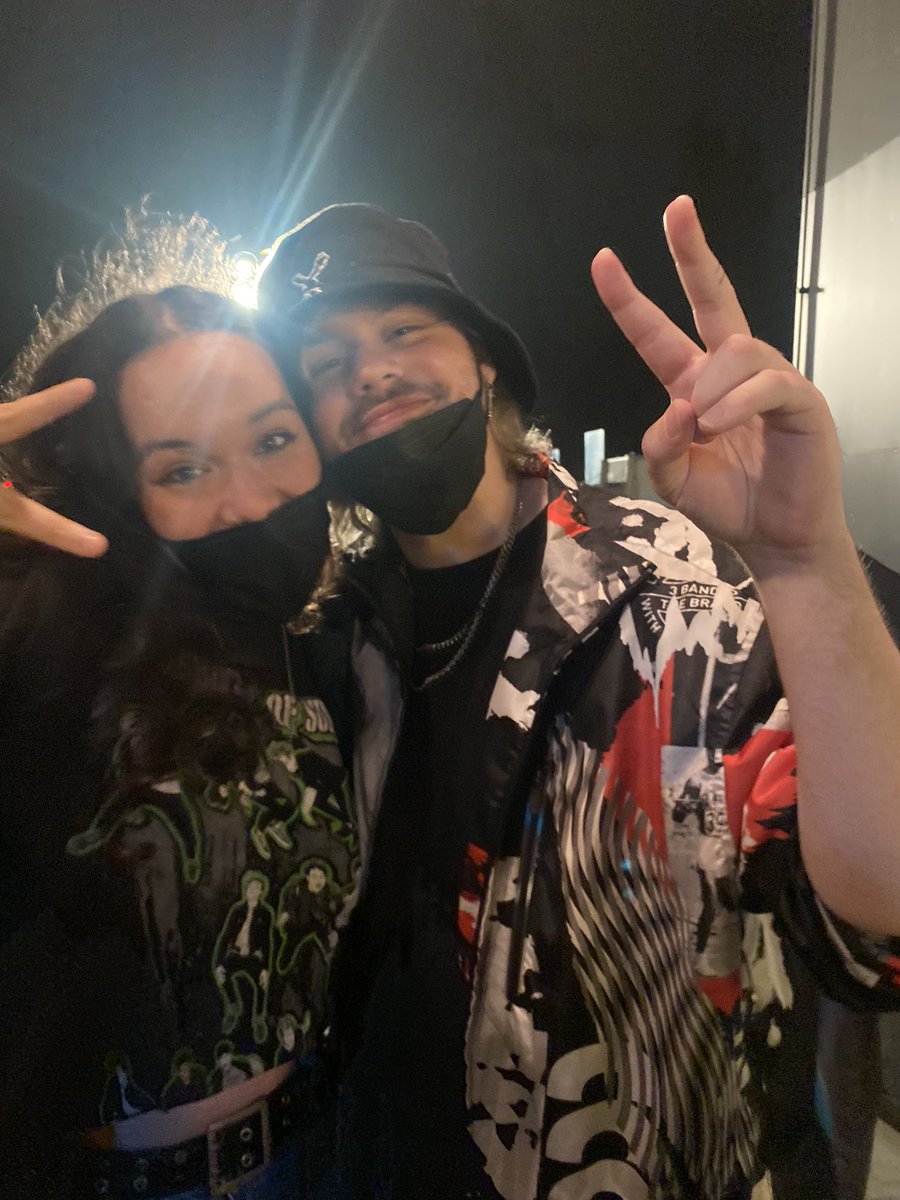 superbloomaddie's tweet photo. @Michael5SOS does this mean we are confirmed besties? https://t.co/rTFlBGokgD