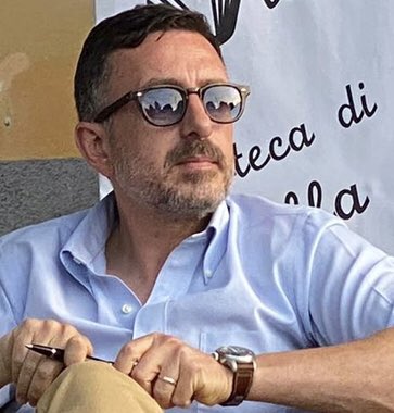 santangelo_s's tweet photo. Qualche scatto della #presentazione di ieri a #Tagliacozzo (#LAquila) con @antonio_think @CastelvecchiEd @Geopoliticainfo #Geopolitica #Geopandemia #GeRussia #Oil #Gas #Pnrr #transizioneenergetica https://t.co/O1uUEsM6tn