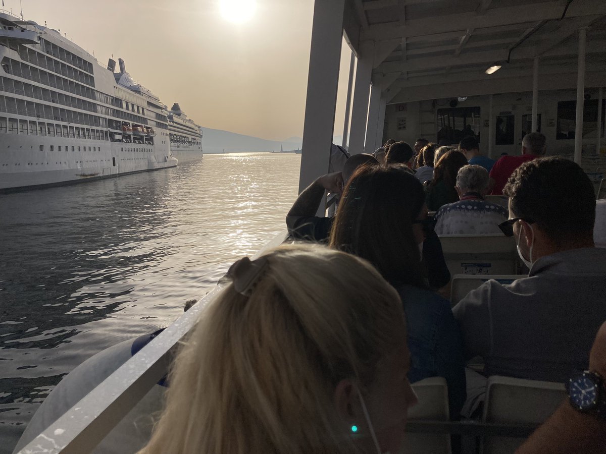 euro_tour's tweet image. ナポリ。
港へやって来ています
今日はアマルフィとポジターノへ、日帰りで行ってきます。(カプリ島経由)