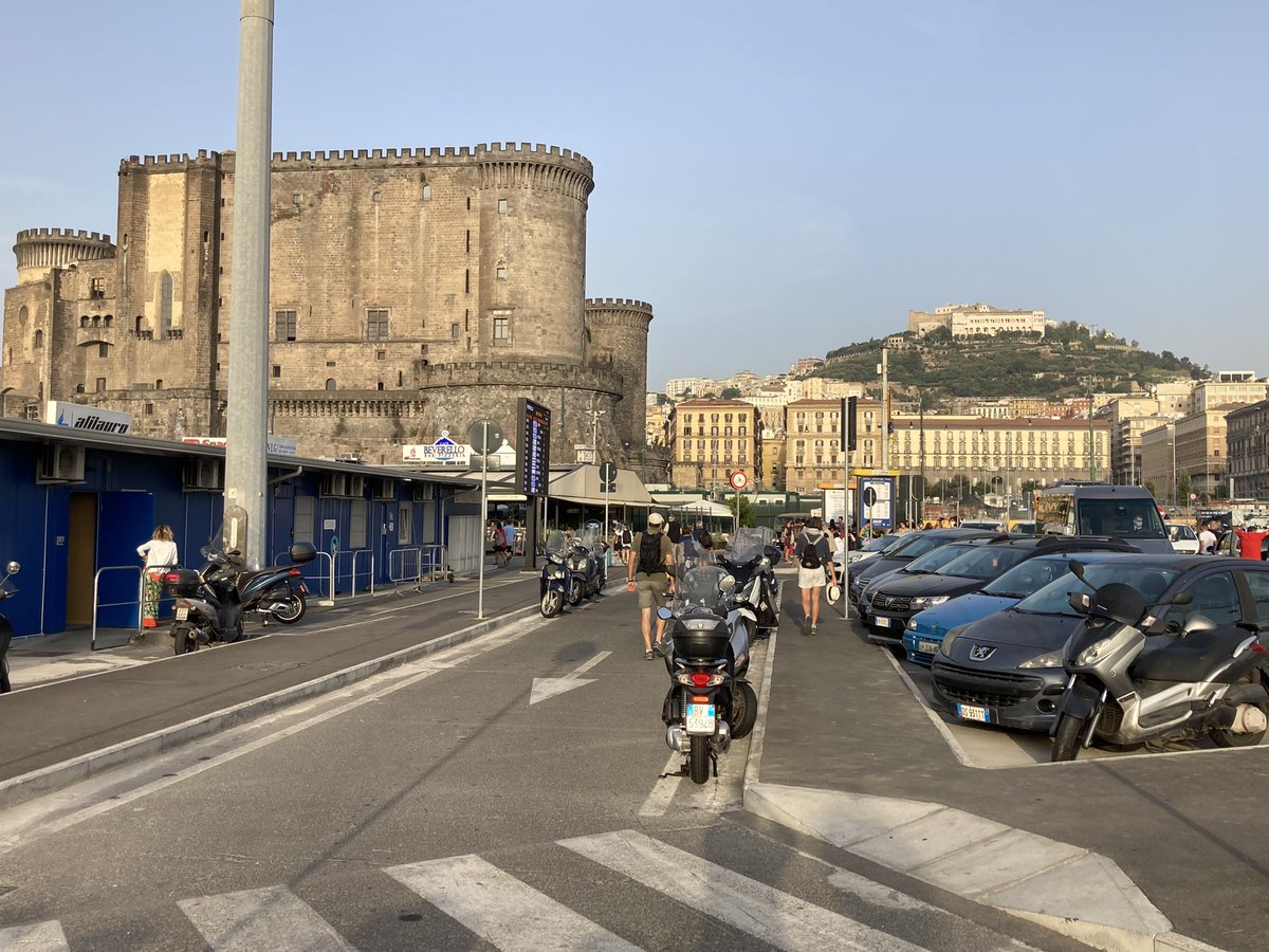 euro_tour's tweet image. ナポリ。
港へやって来ています
今日はアマルフィとポジターノへ、日帰りで行ってきます。(カプリ島経由)