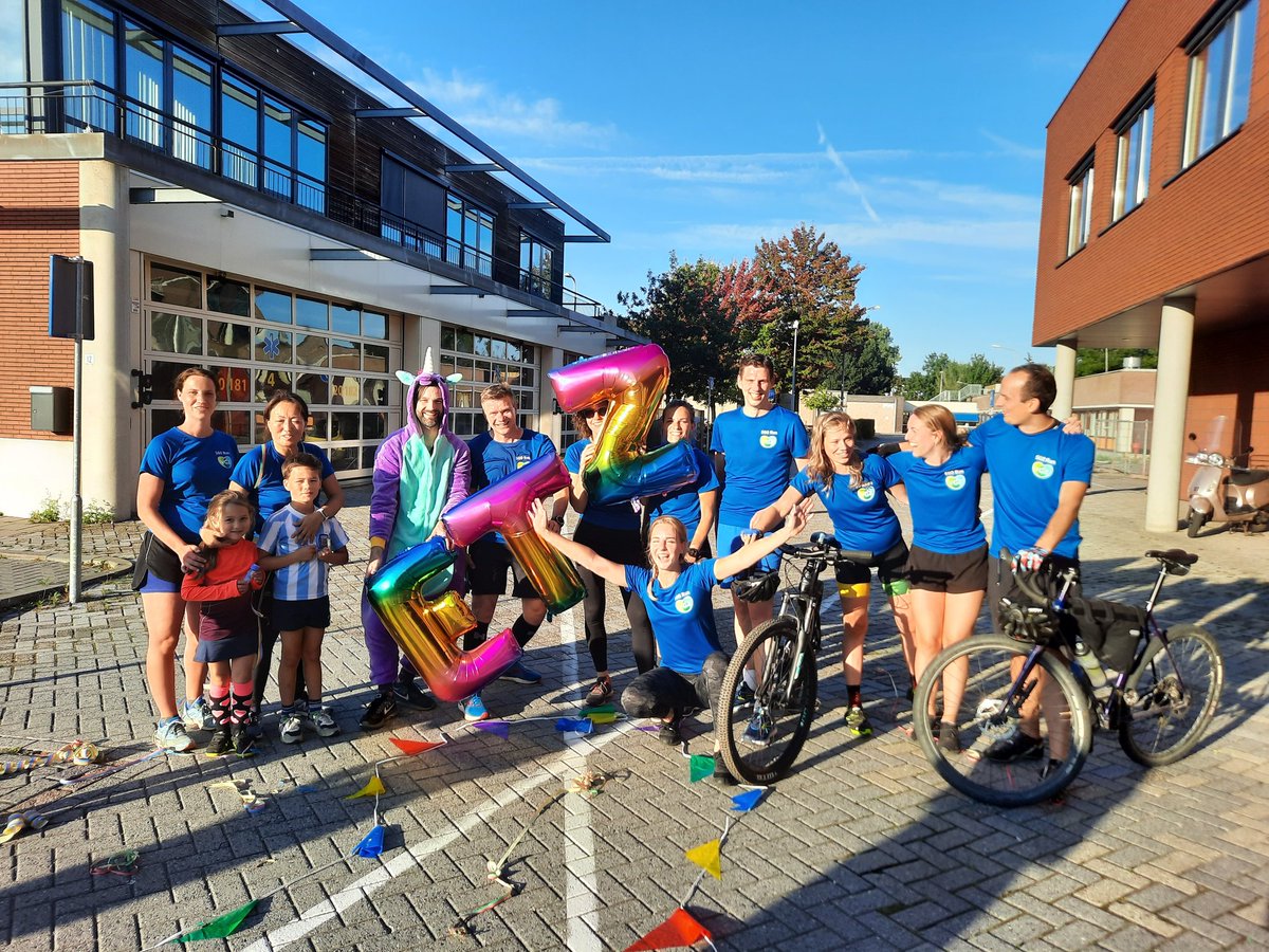 barbrabackus's tweet photo. De helden van het @ETZnl na hun 80 km voor de #SGOrun @BestuurNVSHA https://t.co/yvPE3oAWAQ