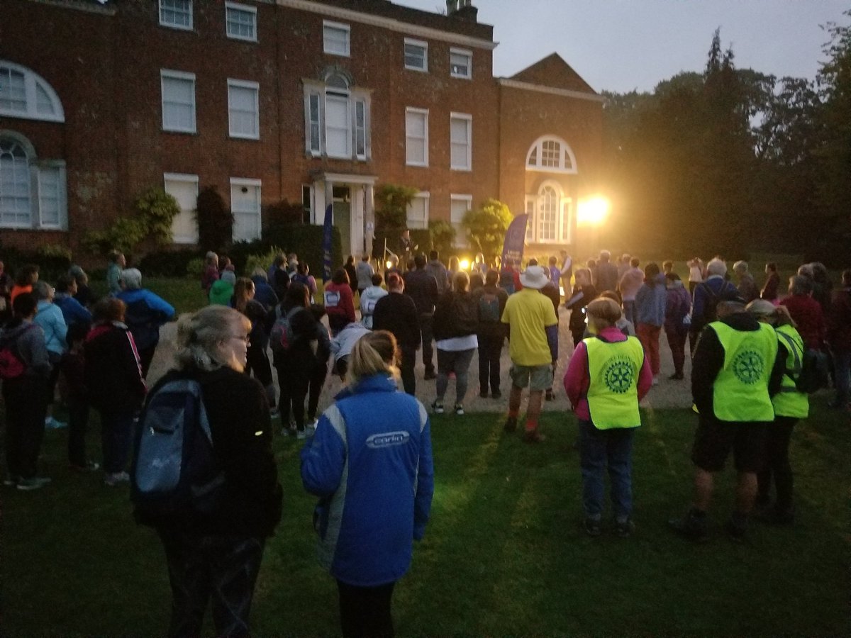 smhbasingstoke's tweet photo. Thank you to all the amazing people out here this morning supporting the Hospice for our first Sunrise Walk! @BasingMayor @ProjectedImage_ @HB4x4R https://t.co/L7oIABIEct