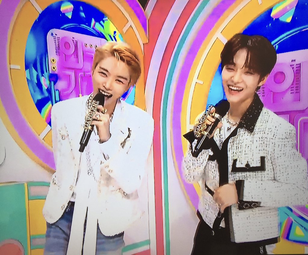https_thisuser's tweet photo. MC JIHOON and SUNGCHAN w/ special MC, ITZY’s YUNA 😍
#Inkigayo #MCJIHOON #MCSUNGCHAN #ITZY https://t.co/NVWqCPJscc