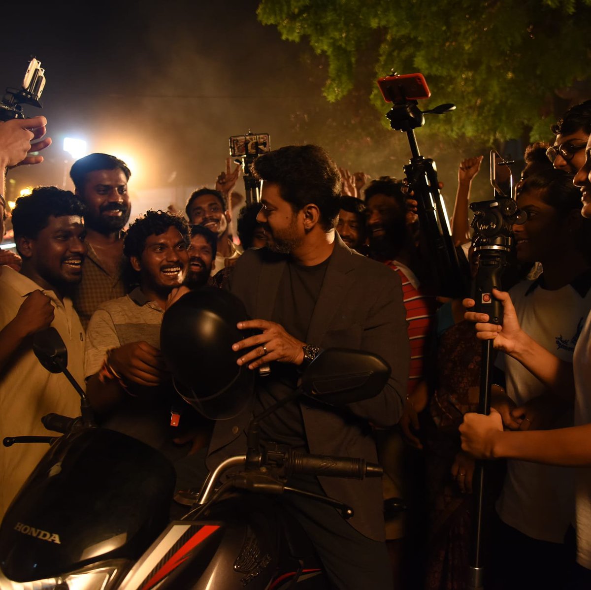 ArunVA66759650's tweet photo. #MostTweetedTagMaster
Unseen click #ThalapathyVijay
@actorvijay #Beast #Kaththi #Sarkar https://t.co/sQpDOQprJO