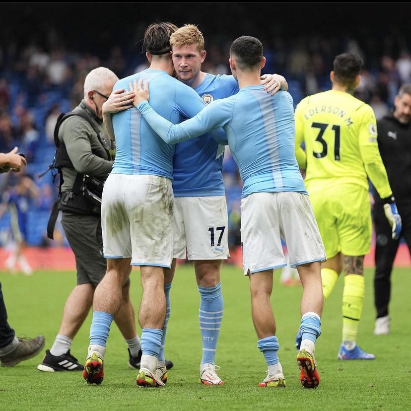 mancityclips's tweet photo. Take care of the kids, Kev 💙 https://t.co/rf7Py8LQLq
