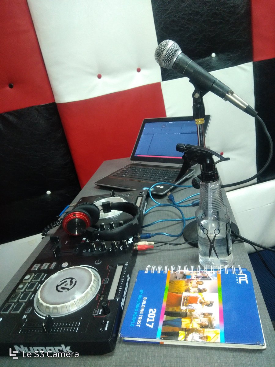 djwadeq's tweet photo. @DjTrixSoulJah Yes! My studio Session. From 1pm to 4pm https://t.co/b4RV5QWZ3v