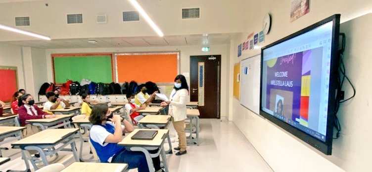 StellaLadislaus's tweet photo. #Reading is to the mind what exercise is to the body - Grade 11i Students @GnmsIgcse begin celebrating #LITHIT week @gemsnms_alkhail with reading and resonating on #RobertFrost #Roadnottaken @Fatima_Martin @RemyaRanjith18 @rilben10 @srevaikunth @RetheshPradeep https://t.co/VbNSf3jeJK