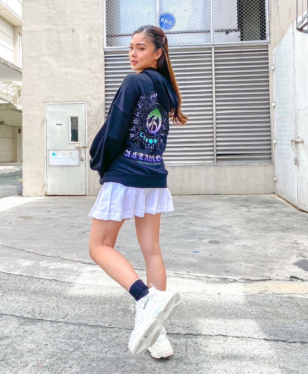 Hu0026M Philippines on X: Here's an outfit made for a star. ✨ Shop Kim Chiu's  hoodie from the #HMZodiacCollection, in stores and on ZALORA:  https://t.co/EuCYlsGgLy https://t.co/vdYLloNTaX / X