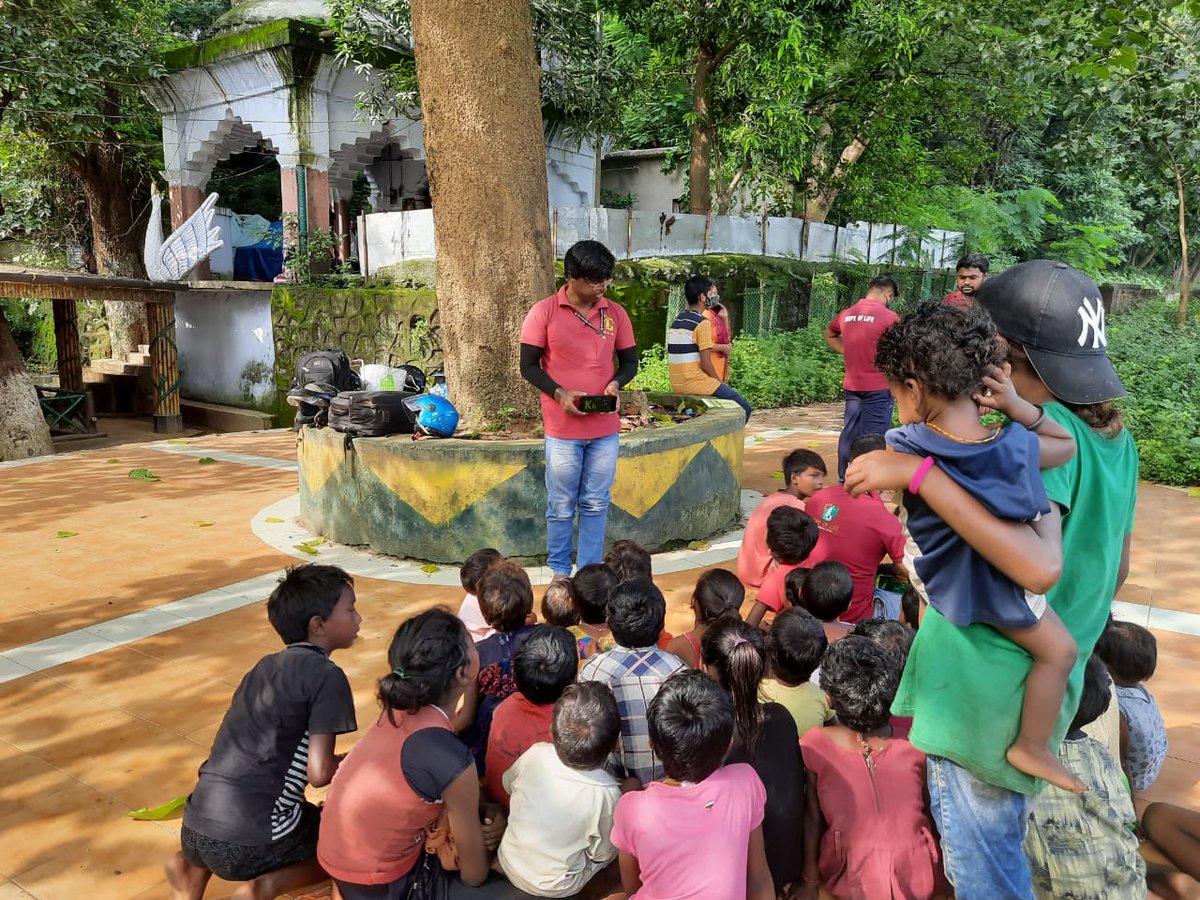 swatisatarupa's tweet photo. #Our country childrens were waiting for your aid sir . Please help us to fead them . https://t.co/n6IqMFSBy6