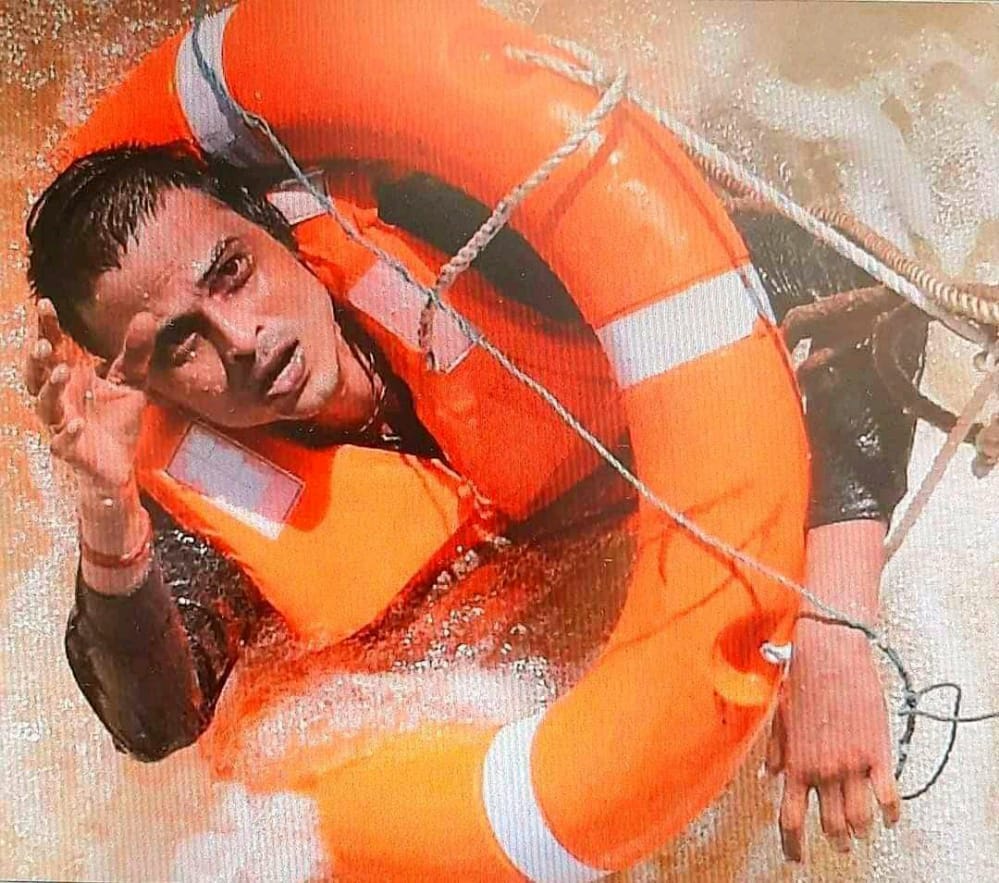 JaysurajPattan3's tweet photo. The last hope of living, but did not succeed, while broadcasting the news, the news itself turned into news.
Odisha defeated a young, brave trying journalist, “rest in peace,” 👏🏻
#riparindamdas #RIP #omshanti @otvkhabar @amaresh_otv @otvnews #otvreporter #LastWord https://t.co/pZGpUAspYv