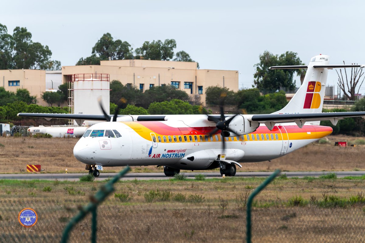 SpottersMelilla's tweet photo. Ayer conseguimos fotografiar al EC-LSQ de @AirNostrumLAM en las dos orillas del Mar de Alborán. En la 1era foto lo vemos en la corta final a #MálagaAGP y en la 2da, carreteando hacia la cabecera de la #rw33 de #MelillaMLN
.
.
Foto📸: Raúl Lacárcel
Foto📸: Juan P. Romero https://t.co/LdAg4PtJI1