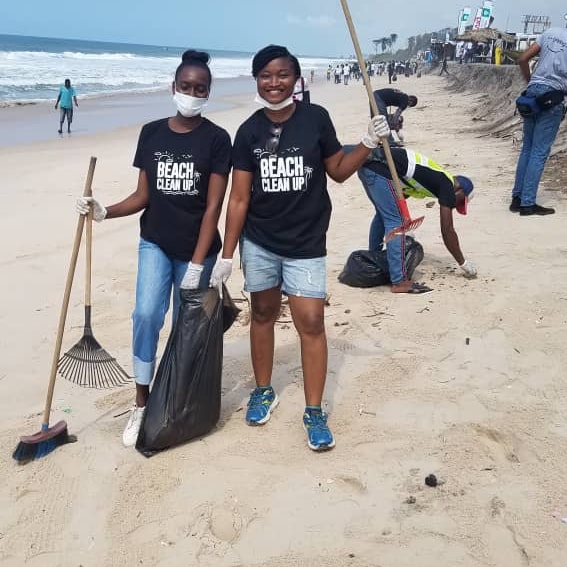 ShenjobiO's tweet photo. Ridding our waters of plastics and rubbish to enable our fishes thrive #Volunteers#beachcleanup#servicetohumanity#preservingthewaterborne#myownlittlecontributiontotheworld. Thumbs up to @acinigeria, @sterlingonefoundation, @givingng, @getbigi https://t.co/CHaTHaqtBh