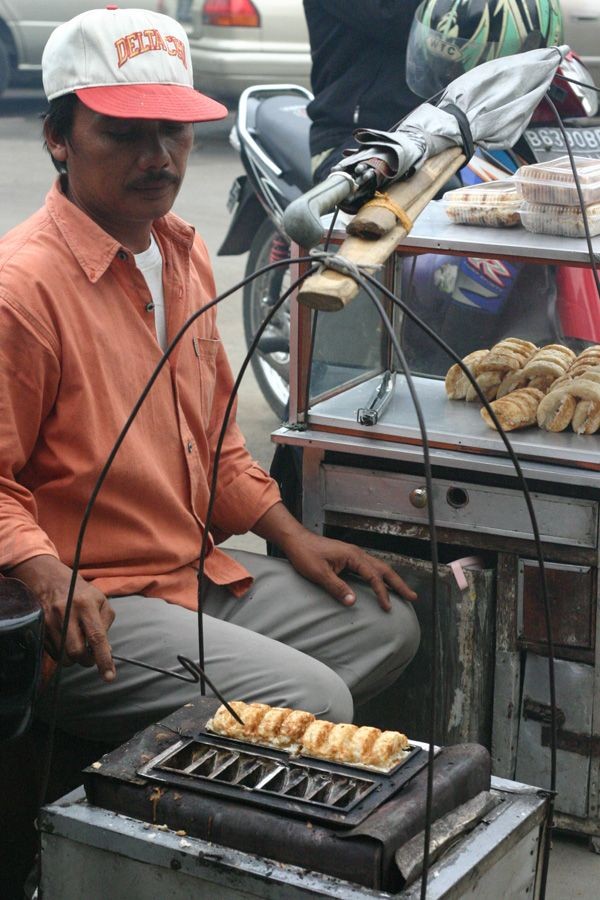 LadyStay_Classy's tweet photo. Jajanan tradisional yang sudah mulai jarang ditemui di jalanan.
Di tempatmu, makanan ini namanya apa gaes ?..
Kalo di tempatku namanya RANGIN https://t.co/NPVgDaY5Mt