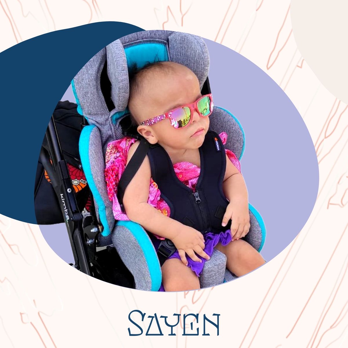 ProyectoSayen's tweet photo. ¡Hola rar@s! 🥰 Sayen ya está lista y preparada para un domingo muy especial en su nueva silla adaptada ¿No nos digáis que no está para comérsela con sus gafitas de sol? 👓🌞💗
¡Feliz día a todos!
#OrgullosamenteRaro #ProyectoSayen #Colonia #ColoniaSayen #ParaTodosLosRaros https://t.co/FqRNhtCC02
