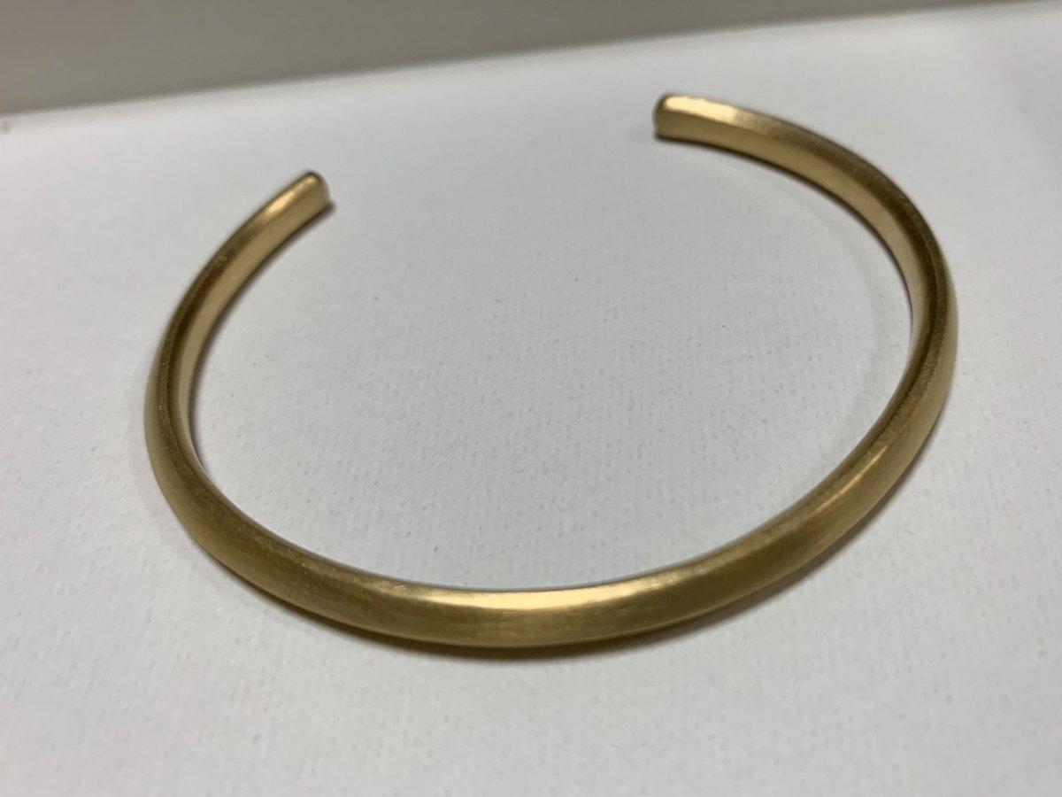 o_kei's tweet photo. 秋服をまだ買ってなかったのでアクセサリーだけでも秋冬っぽくしてみようと思いバングルとリングを実験的に金色にしてみました。 https://t.co/6MVQFulQFL