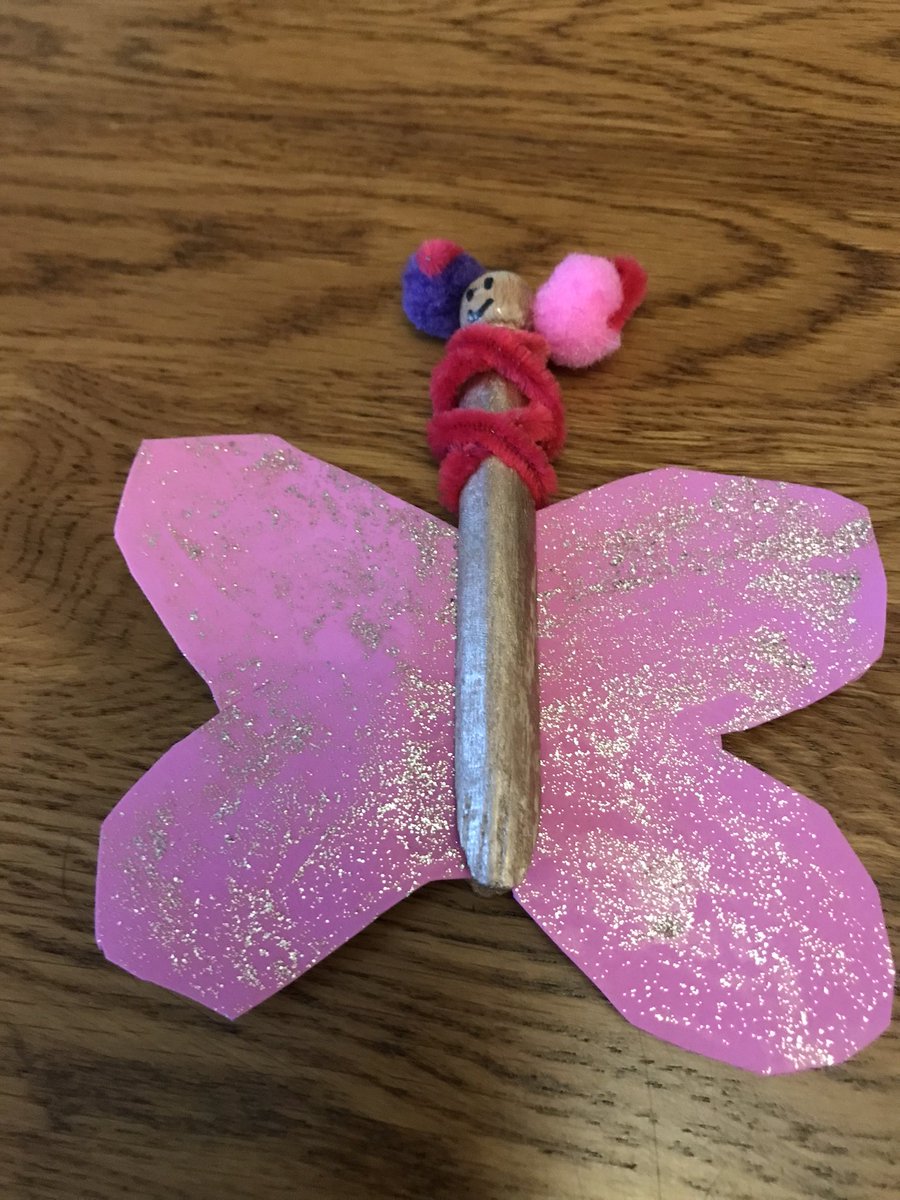 CartyNicki's tweet photo. @Hadrian_Park #HPPS3AMeerkats we made a dragonfly out a cloths peg tonight https://t.co/GQZuTR64ax