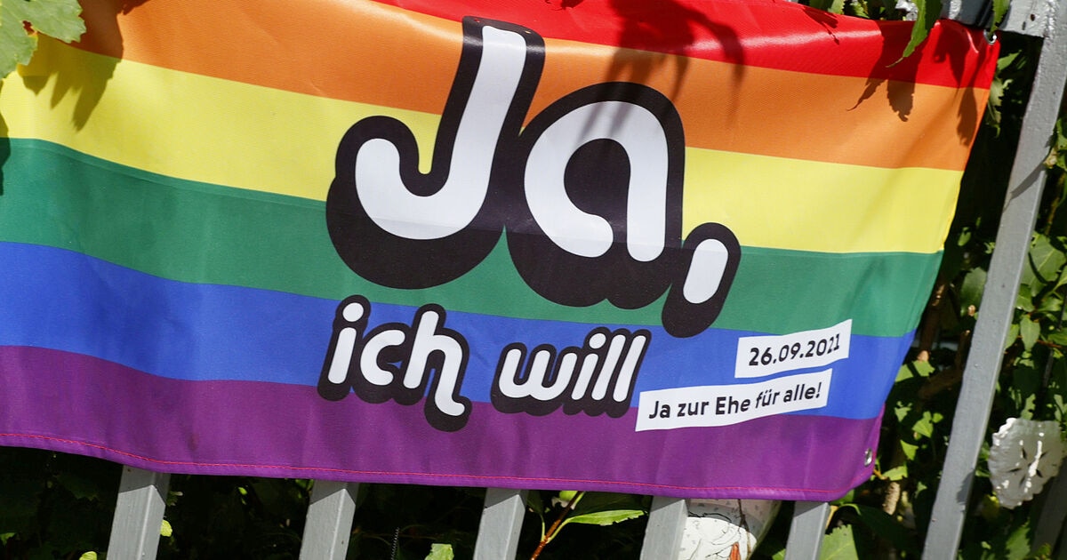 Suisse : la légalisation du mariage pour tous en passe d’être votée bit.ly/3lWWiHz