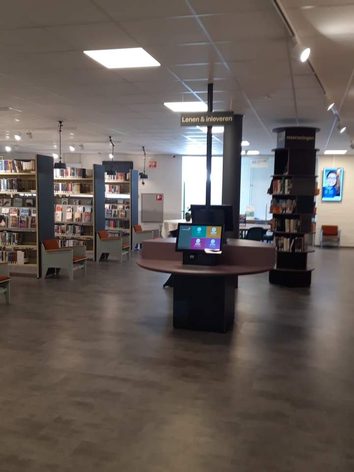 TheoPeeters5's tweet photo. Gisteren bij de officiële opening van de geheel vernieuwde @Theek5 #bibliotheek in #Rijen geweest. 
De inwoners van Rijen beschikken nu over een prachtige bibliotheek in Cultureel centrum De Boodschap. 
#leren #lezen #ontmoeten https://t.co/89yOgmtgoM