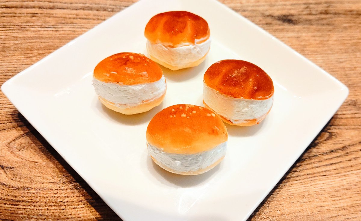 miimiikitchen's tweet photo. #マリトッツォ #おうちごはん
#珈琲 #カフェ #かわいい
#スイーツ #コーヒー

たまりません❤️
かわいすぎます❤️✨
チョコあんパンと✨
クリームあんぱんの✨
ミニミニマリトッツォ❤️❤️❤️ https://t.co/9wwu6BTdWS