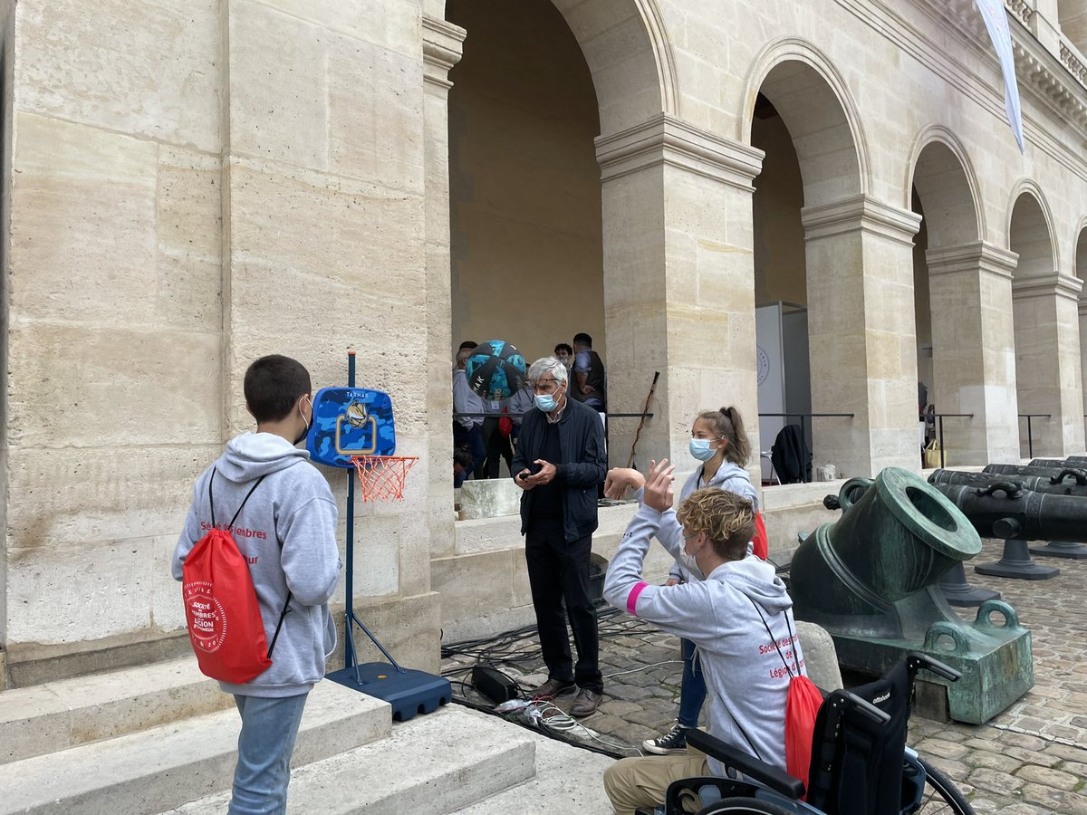 FGarches's tweet photo. Début des Olympiades aux Invalides #RPC #APHP #SOFMER https://t.co/eqGU1P7UEK