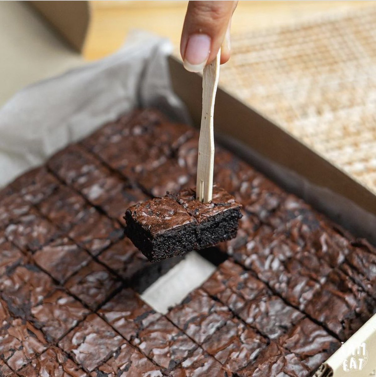 junobakekanom's tweet photo. มากินกินบราวนี่ช็อคกันเถอะ 🧊🍫🍫
บราวนี่คิวบ์ juno.bake 📍
✅ช็อคเข้มข้น
✅ชิ้นพอดีคำ
✅ยอดขายเดือนที่แล้ว 2,000+ถาด 
ฝากรีหน��อยนะคะ พึ่งมาลองตลาดทวิตค่า ขอบพระคุณมากค่ะ 🥺
.
ขอบคุณภาพสวยๆจาก IG : i.ameat
รายละเอียดใต้เมนชั่นคั้บบ ✨
#บราวนี่ #อร่อยฟินกับวิน #LALISA https://t.co/cLkhShtVFC