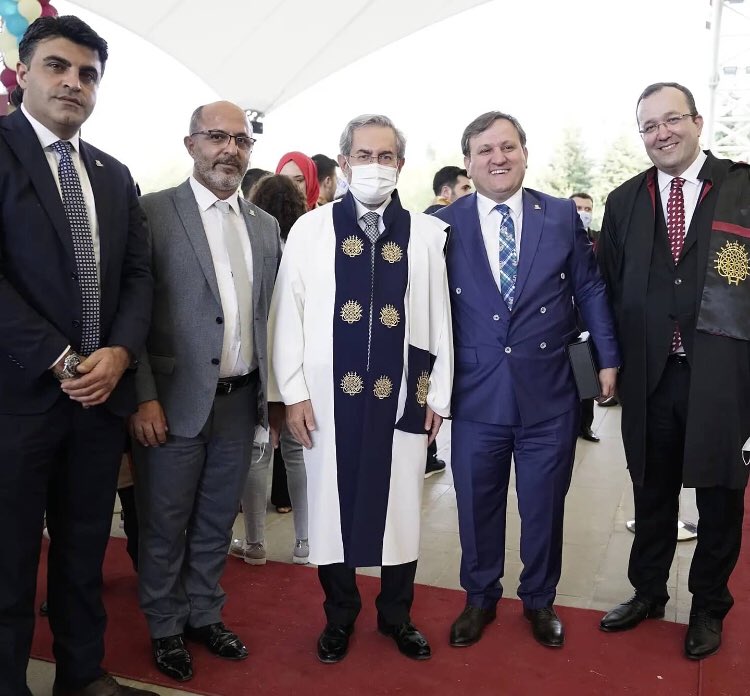 MehmetAlemdr's tweet photo. @auubfgayrimenk1 @PtydPfma geleceğimiz yöneticilerimizin mezuniyeti https://t.co/mfIDj5Ypv2