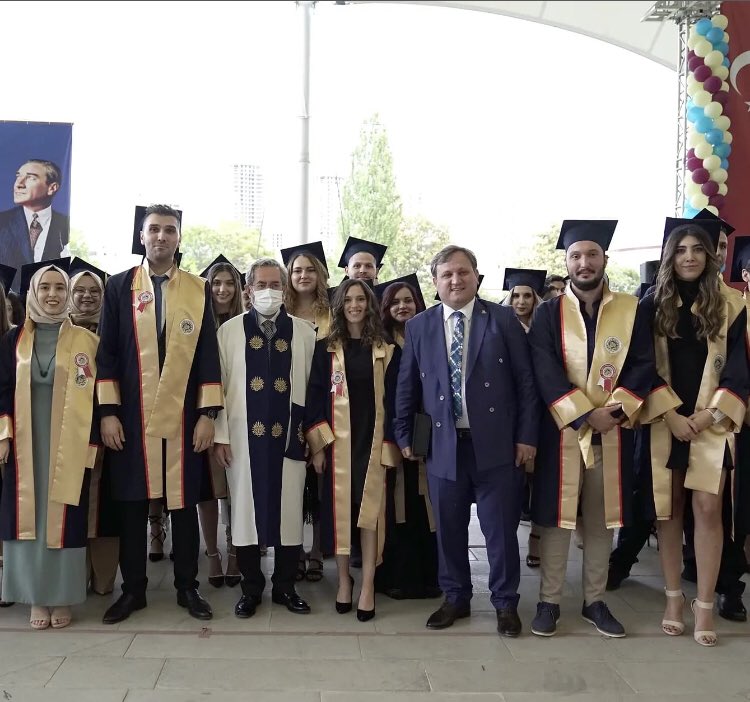 MehmetAlemdr's tweet photo. @auubfgayrimenk1 @PtydPfma geleceğimiz yöneticilerimizin mezuniyeti https://t.co/mfIDj5Ypv2