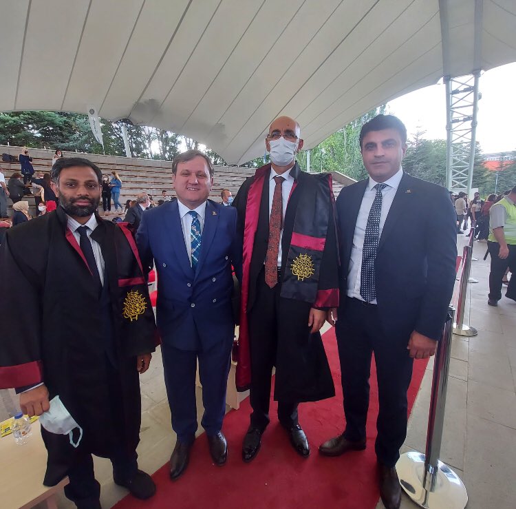 MehmetAlemdr's tweet photo. @auubfgayrimenk1 @PtydPfma geleceğimiz yöneticilerimizin mezuniyeti https://t.co/mfIDj5Ypv2