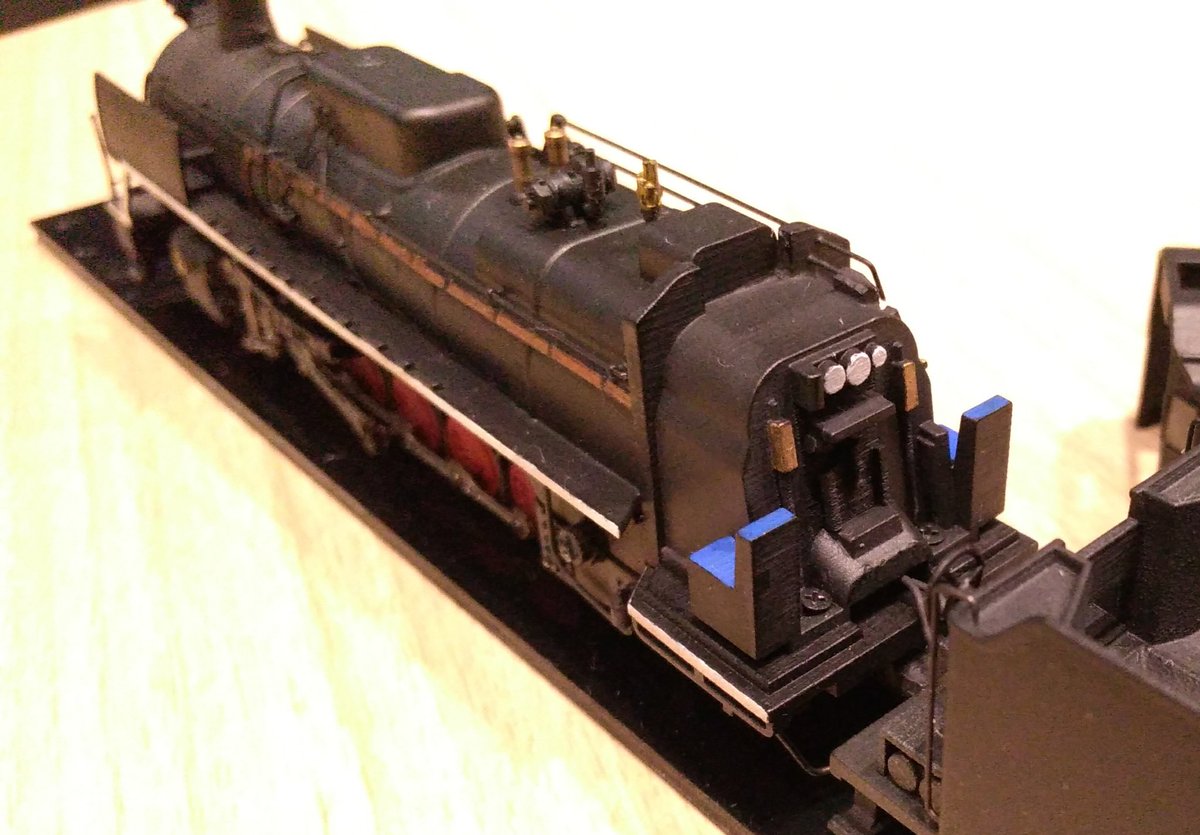 Tavata_Narrow's tweet photo. キャブ側はそれっぽく造形して色指し。実はモータが大きすぎてキャブが狭く、実物だと運転できません(笑)
#RFIRT #HOe #エア軽便祭2021モデラー https://t.co/45XFxz06Jm