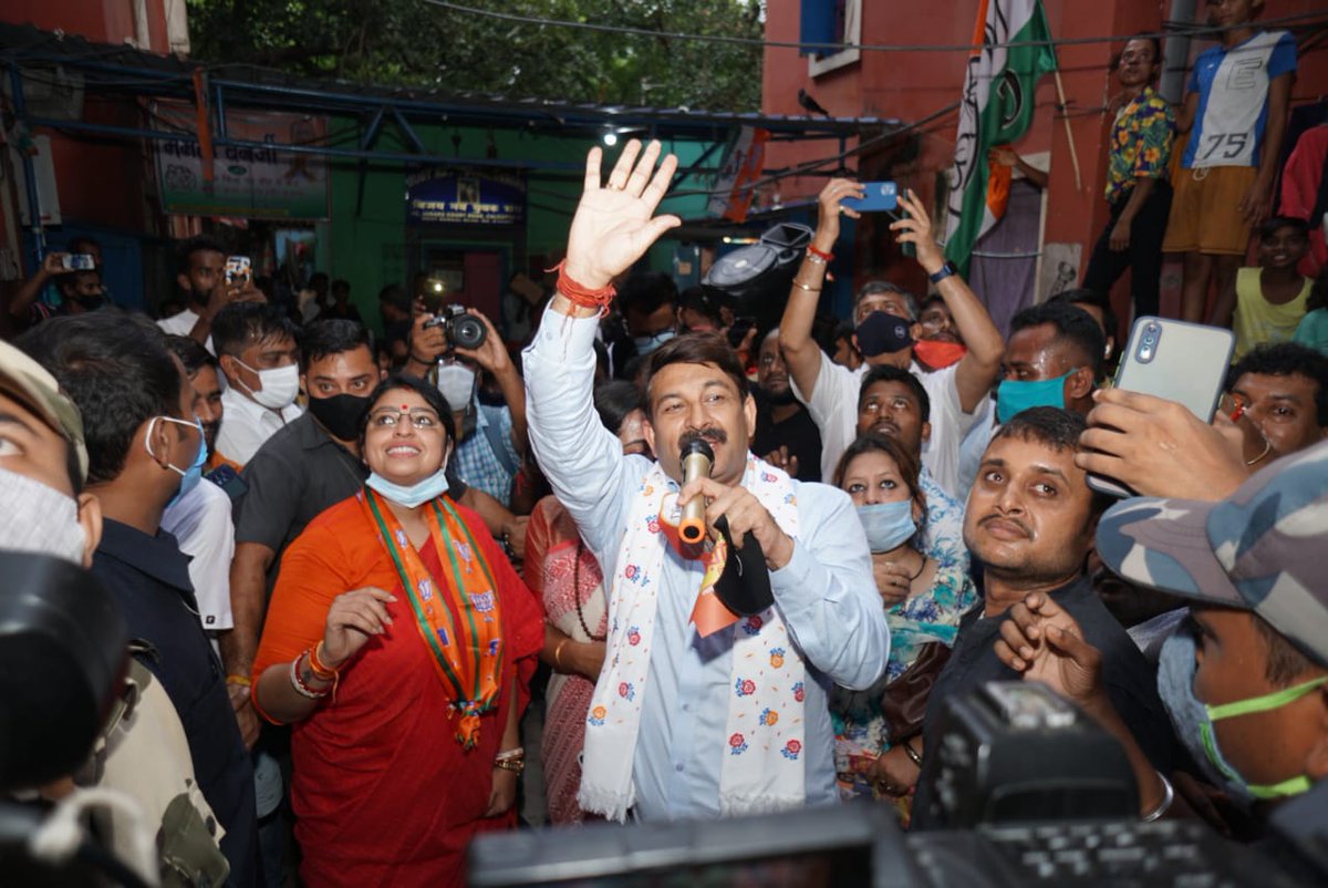 impriyankabjp's tweet photo. বিজেপিকে দেখে আম্বেদকর কলোনীর সাধারণ মানুষের উচ্ছাস দেখুন!

ভবানীপুরবাসীর বার্তা স্পষ্ট, এবার অত্যাচারী মমতা ব্যানার্জ��র বিদায় নিশ্চিত। https://t.co/NJLRyj7A4p
