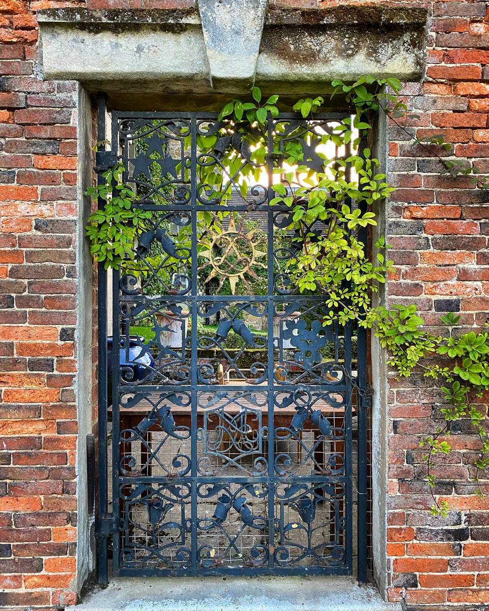 gardens_hall's tweet photo. 'The Sun in Splendour’, the Clan Crest of the Kerrs, seen here on the wrought iron gate to the Peacock Garden. The #Gardens are open today &amp; the forecast is a warm &amp; sunny afternoon. 🌤 20c  
Don't miss the last Sunday opening of the season, gates open at 1pm. 
#kerr #kerrclan https://t.co/bZXfHUGU5I