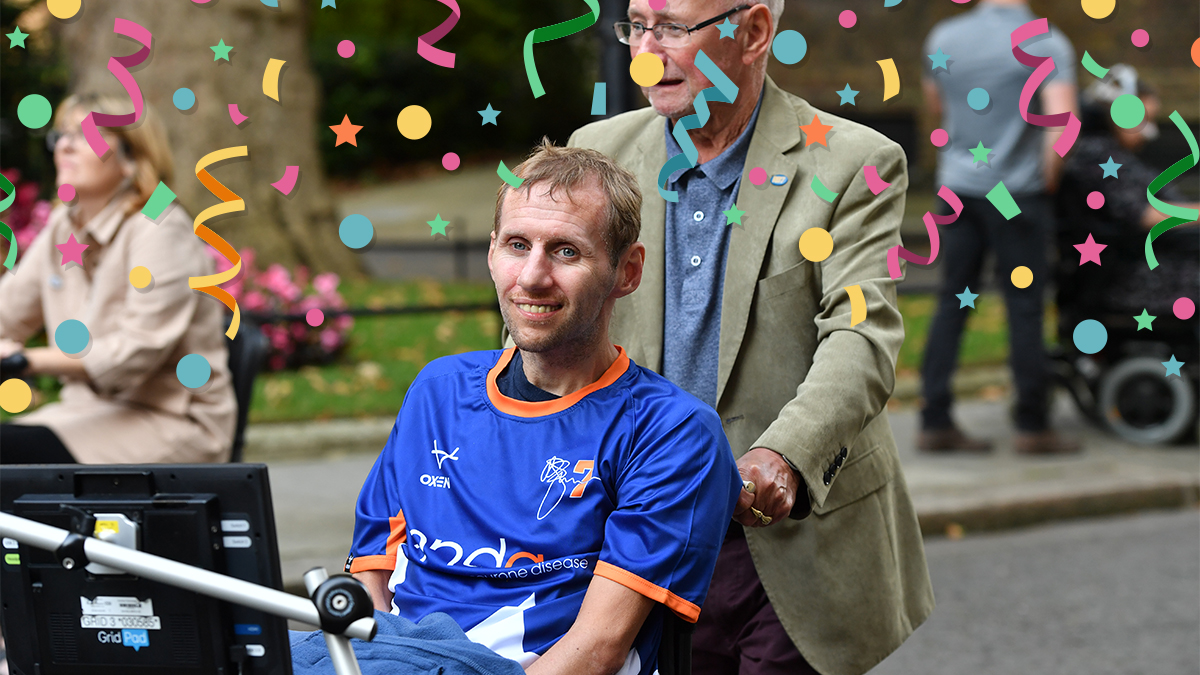 mndassoc's tweet photo. Very special birthday wishes to MND Association patron, @Rob7Burrow MBE.

Happy birthday Rob 🎈 thank you for all you've done for the Association and the #MND community as a whole.

We're proud to be fighting alongside you! #OneRobBurrow https://t.co/tSPIQvIUcA