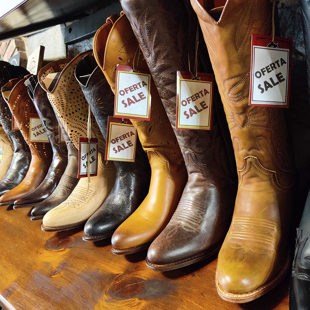 CorbetosBoots's tweet photo. Únete a la tendencia #western con una de nuestras #botascowboy para mujer 👉 ¡Están en oferta! 😱 Sigue el estilo con las #botasdemujer de caña alta y tacón de las mejores marcas en moda vaquera: #SendraBoots, #Mayura, #CorralBoots, #CirlceG y #OldWest ¿A qué esperas?😍 https://t.co/pXs92Bi19q