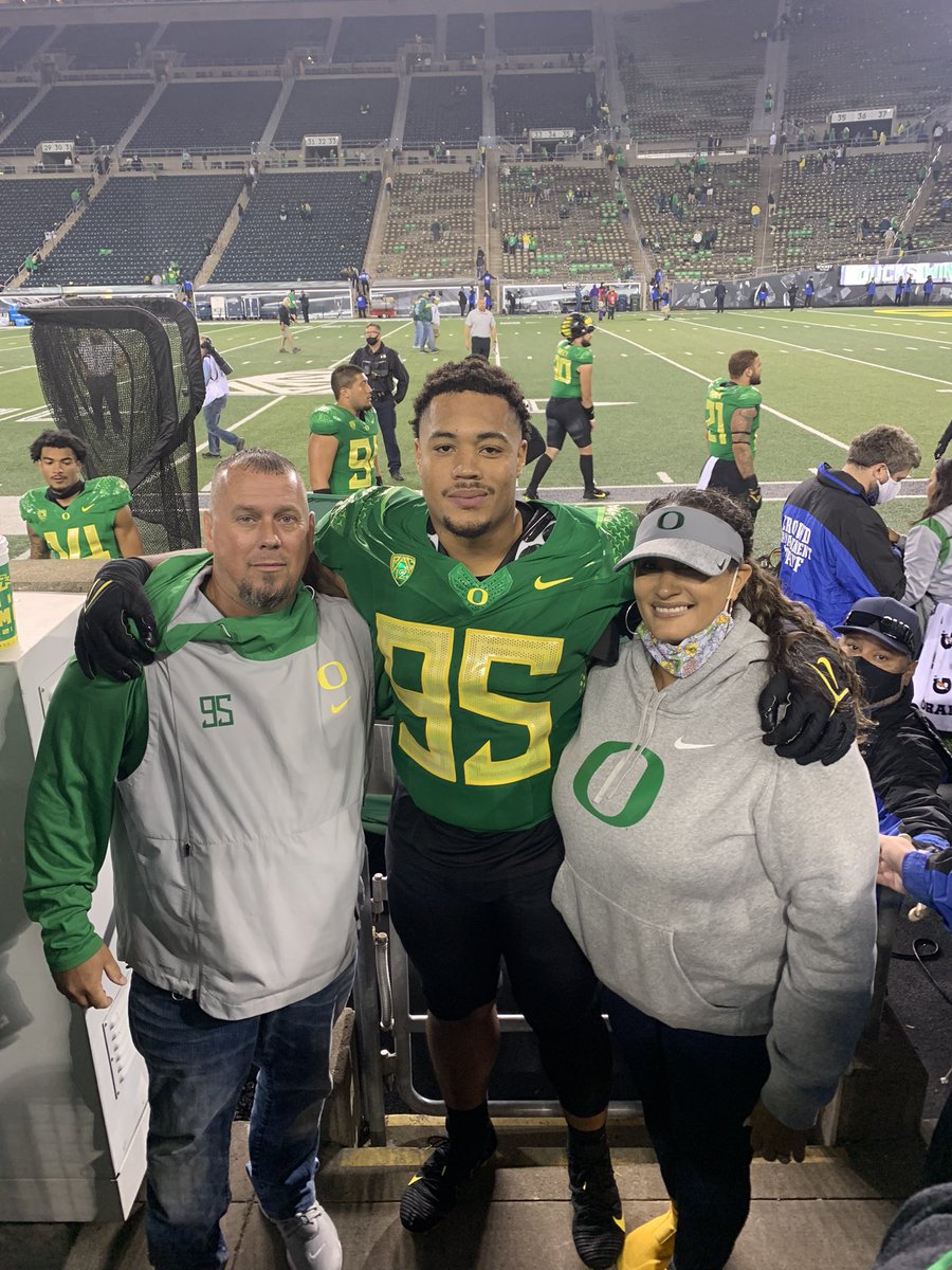 Coach__Chance's tweet photo. Surprisingly this was my baby’s first home game at Eugene.  Always a good time in Autzen. #GoDucks 🐥💚💛
#95 #KWH95 #Oregon https://t.co/tqB1oTdMWl