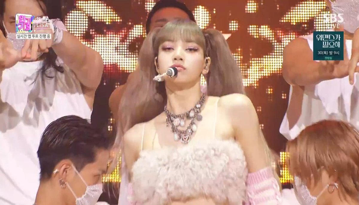 cyanblink's tweet photo. LISA GAVE US ANOTHER ICONIC SOLO STAGE ON INKIGAYO! 👑 @BLACKPINK https://t.co/CNSQkII7pO