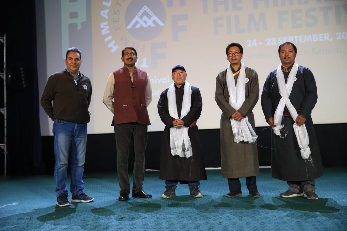 DIPR_Leh's tweet photo. @DvCom_Secretary Saugat Biswas felicitates the director, producer, cast & crew members of #Lasdel before screening the film to a packed hall during #thehimalayanfilmfestival
#THFF
@MIB_India @lg_ladakh @LAHDC_LEH @LAHDC_K @LadakhSecretary @Chatty111Prasad https://t.co/bddgcUDY8b
