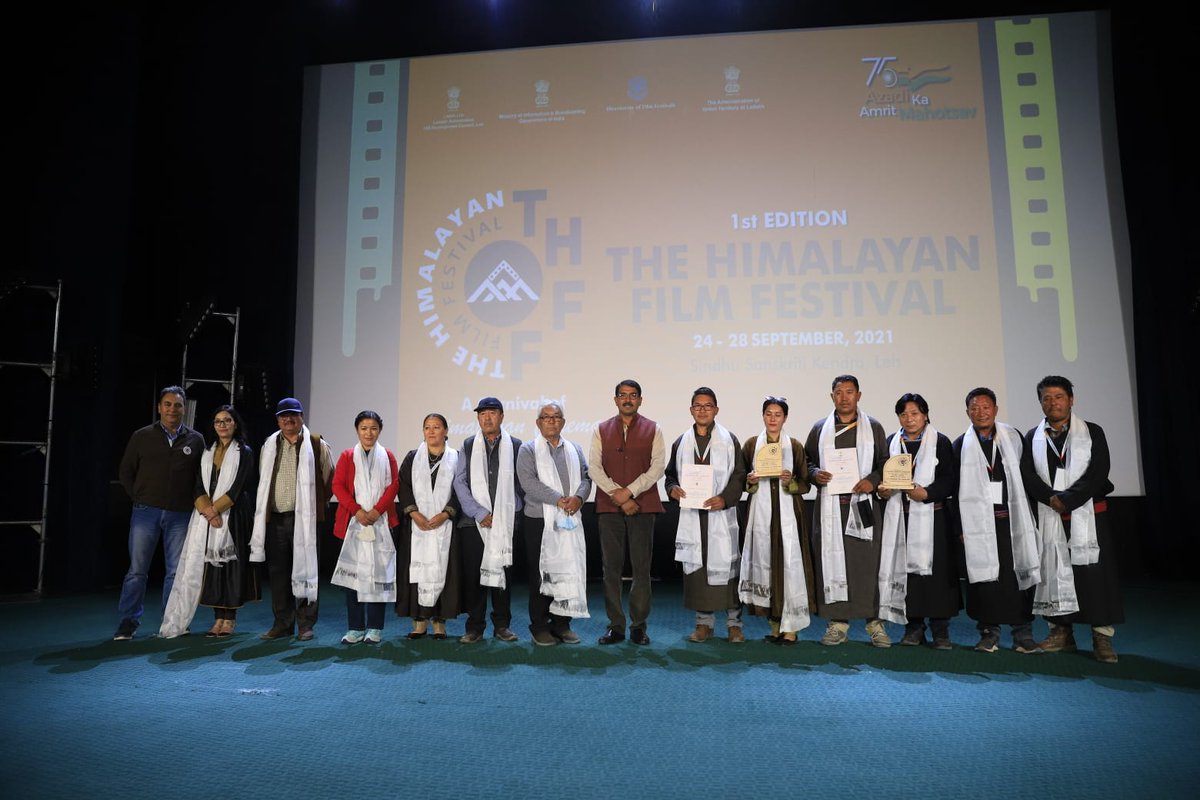 DIPR_Leh's tweet photo. @DvCom_Secretary Saugat Biswas felicitates the director, producer, cast & crew members of #Lasdel before screening the film to a packed hall during #thehimalayanfilmfestival
#THFF
@MIB_India @lg_ladakh @LAHDC_LEH @LAHDC_K @LadakhSecretary @Chatty111Prasad https://t.co/bddgcUDY8b