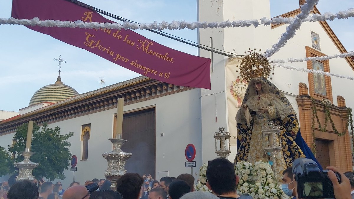 AlexGGodoy1990's tweet photo. La Madre del Tiro de Línea, la Virgen de las Mercedes vuelve a pisar las calles de su barrio para el rezo del #RosarioMercedes21 y su posterior misa en el antiguo colegio "Los Alambres"
#SeptiembredeMercedes
📷 @AlexGGodoy1990 https://t.co/Dnc5CS9SPk