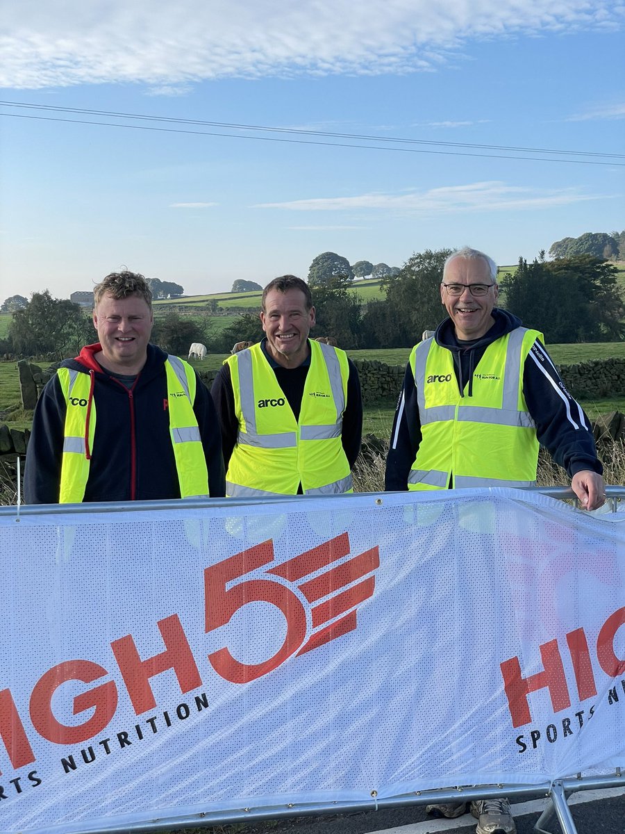 CafFreeDietCoke's tweet photo. All ready at the water station. #sheffhalf #keeprunningupthathill @runforall https://t.co/2pA36zhoiA
