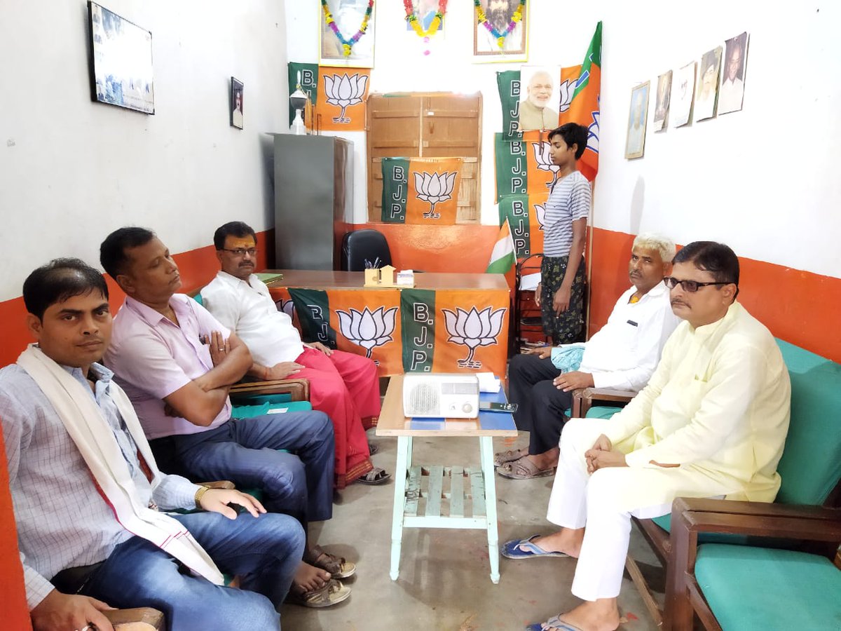 ManojKu87302816's tweet photo. आज माननीय  प्रधानमंत्री श्री @narendramodi  जी के  लोकप्रिय कार्यक्रम मन की बात, अपने आवासीय कार्यालय बिरौल  में  साथियों के साथ सुना। #ManKiBaat #sebasamarpan https://t.co/WWfMCvQcbz