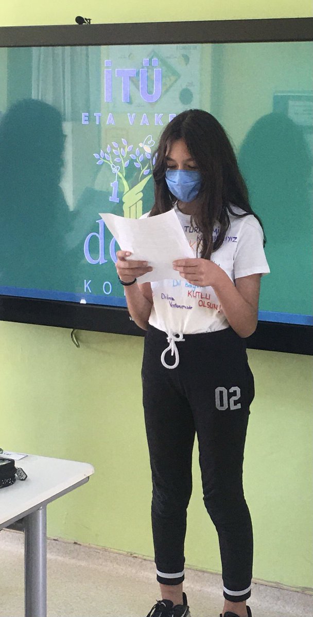 Türk milletinin dili Türkçe'dir. Türk Dili dünyada en güzel, en zengin ve kolay dildir. 🇹🇷
Ortaokul öğrencilerimiz farkındalık yaratmak adına ilkokuldaki arkadaşlarına sunum yaptılar👏🏻Türk Dil Bayramı'nın 89. yıl dönümü Kutlu Olsun. <a href="/cigdemmolla/">Dr. Çiğdem Mollaibrahimoğlu</a> <a href="/selami_demirhan/">Selami Demirhan</a> 
<a href="/Serkan_Celik52/">Serkan Çelik🇹🇷</a>