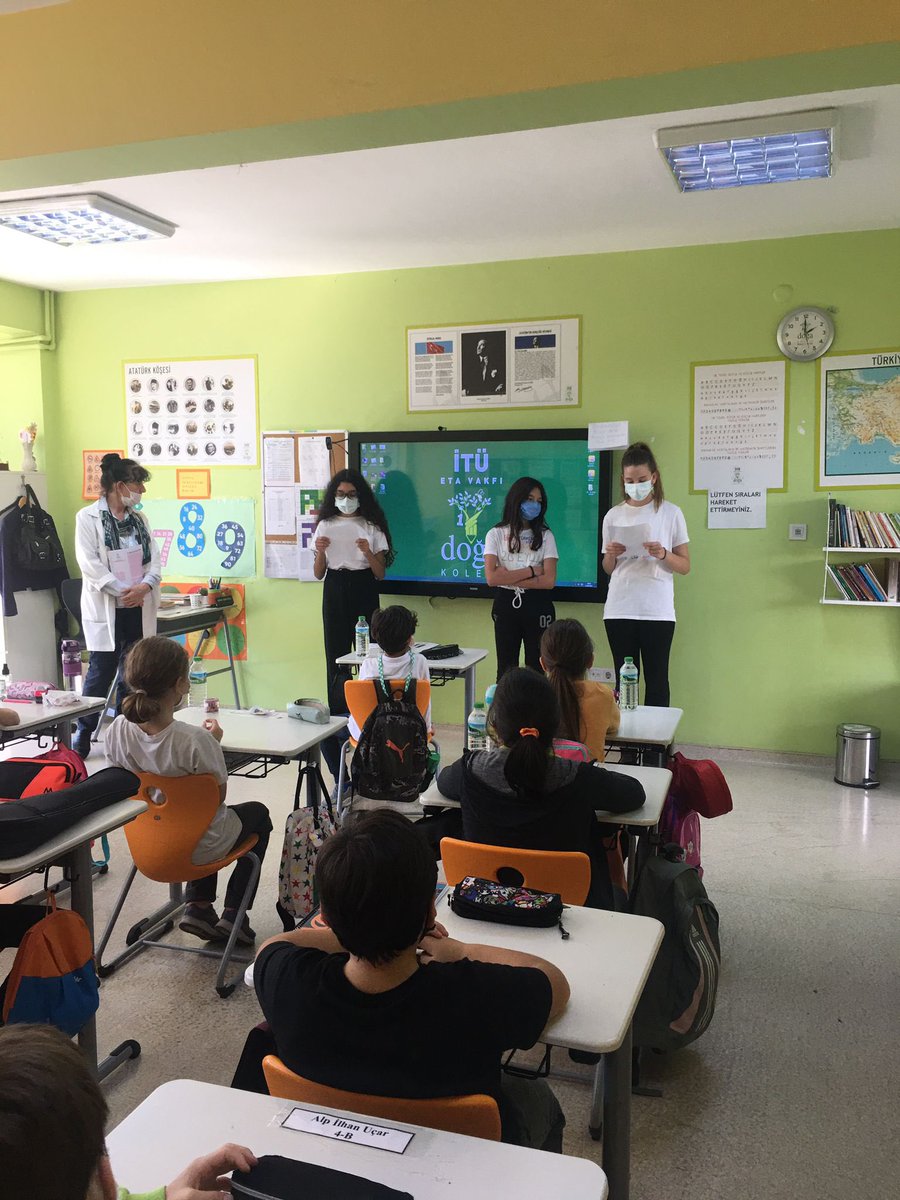 arzu_gulnar's tweet photo. Türk milletinin dili Türkçe'dir. Türk Dili dünyada en güzel, en zengin ve kolay dildir. 🇹🇷
Ortaokul öğrencilerimiz farkındalık yaratmak adına ilkokuldaki arkadaşlarına sunum yaptılar👏🏻Türk Dil Bayramı'nın 89. yıl dönümü Kutlu Olsun. @cigdemmolla @selami_demirhan 
@Serkan_Celik52 https://t.co/MbswJYYd64
